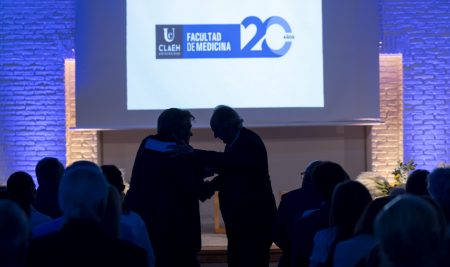 La Facultad de Medicina de CLAEH celebró sus 20 años y reconoció a referentes e instituciones